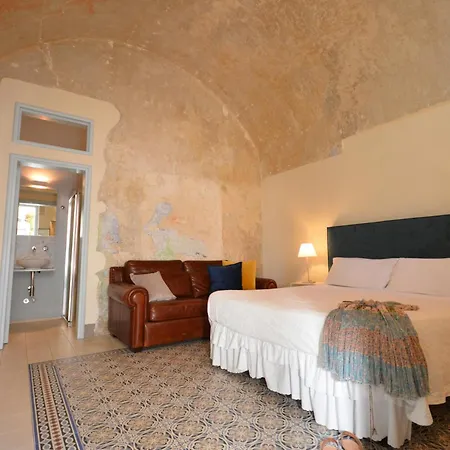 Palazzo Del Capitolo - By I Bastioni San Domenico فندق مبيت وإفطار 4*