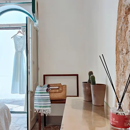 Palazzo Del Capitolo - By I Bastioni San Domenico فندق مبيت وإفطار غالّيبولي