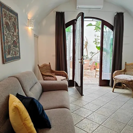 فندق مبيت وإفطار Palazzo Del Capitolo - By I Bastioni San Domenico