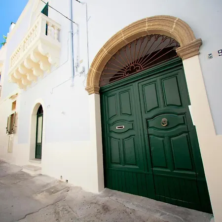 Palazzo Del Capitolo - By I Bastioni San Domenico 4* غالّيبولي