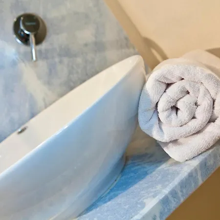 فندق مبيت وإفطار Palazzo Del Capitolo - By I Bastioni San Domenico غالّيبولي