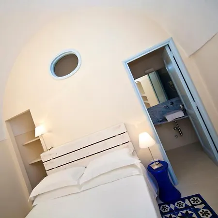 Palazzo Del Capitolo - By I Bastioni San Domenico 4* غالّيبولي